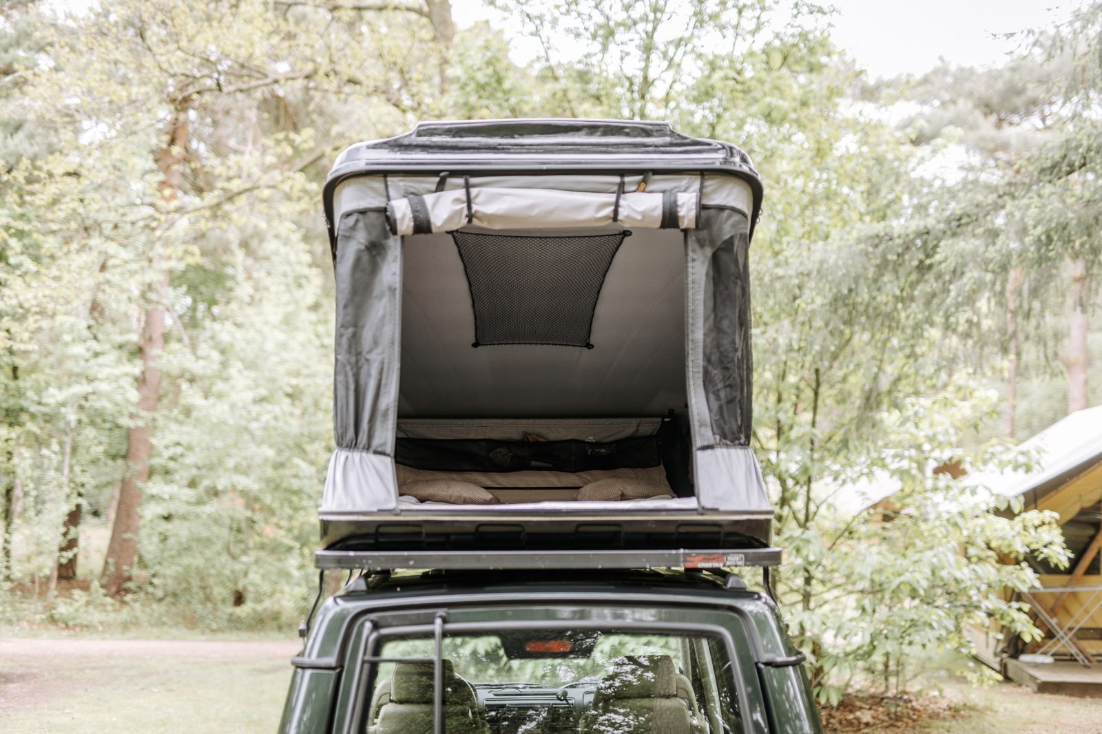 Open Daktent van Land Rover Discovery 2 camper